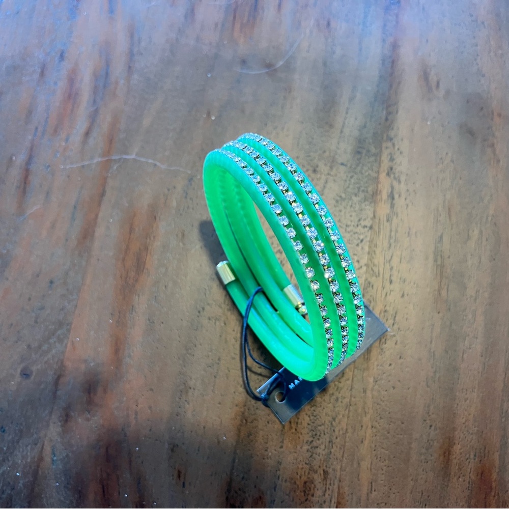 MARC BY MARC JACOBS Elegant Green and Gold Bangle Bracelet - Picture 3 of 3